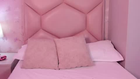   ambarsulliva  online show from February 18, 7:09 pm