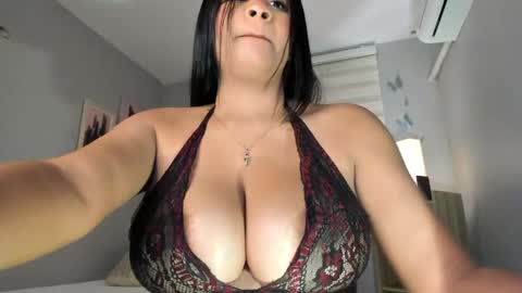 noa_joness online show from April 23, 8:00 pm