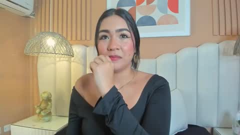 Noa online show from December 21, 2:08 am