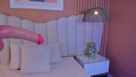 Noa online show from March 8, 1:47 am