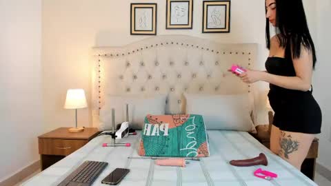 Snapshot of noa_morena chatting on June 5, 12:33 pm NATHALIA MORENO online show from June 5, 12:33 pm