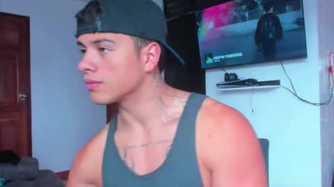 Snapshot of noah_223 chatting on November 9, 8:40 pm noah_223 online show from November 9, 8:40 pm