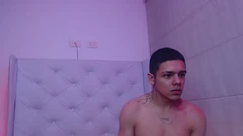 Snapshot of noah_and_kim69 chatting on December 1, 5:45 am Zoe online show from December 1, 5:45 am