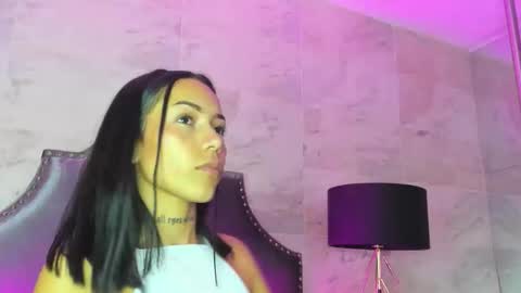 Zoe  online show from May 1, 3:22 am