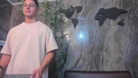 Noah online show from February 19, 11:34 pm