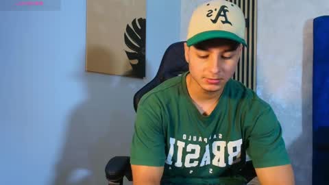 Snapshot of noah_clarkk chatting on May 15, 5:42 pm Noah online show from May 15, 5:42 pm