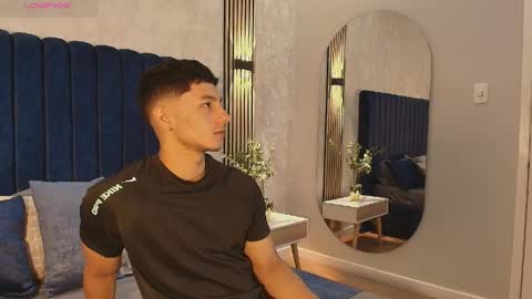 Snapshot of noah_clarkk chatting on May 22, 5:40 pm Noah online show from May 22, 5:40 pm