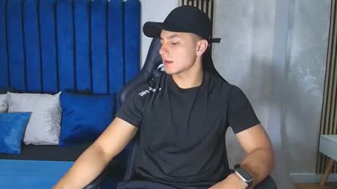 Snapshot of noah_clarkk chatting on June 22, 5:43 pm Noah online show from June 22, 5:43 pm
