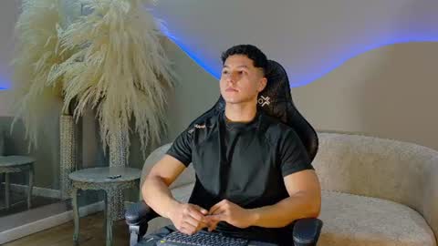 Snapshot of noah_clarkk chatting on June 30, 5:47 pm Noah online show from June 30, 5:47 pm