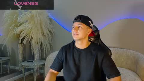 Snapshot of noah_clarkk chatting on July 1, 5:45 pm Noah online show from July 1, 5:45 pm