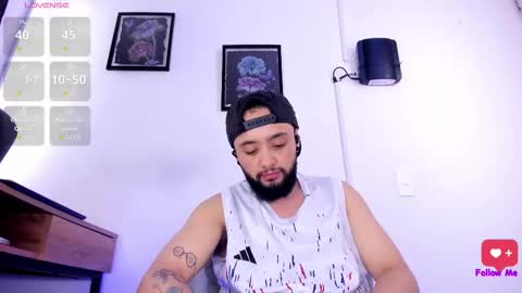 noah_devil_ online show from November 5, 2:22 am