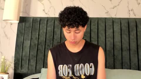 noah_dupont_ online show from September 21, 7:59 pm