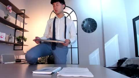 noah_dupont_ online show from September 25, 7:28 pm