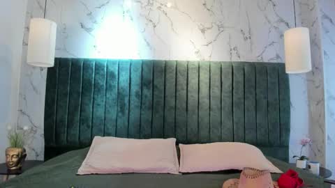 noah_dupont_ online show from October 19, 8:09 pm