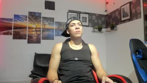 noah_flynn1 online show from March 11, 8:42 am