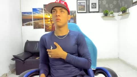 noah_flynn1 online show from May 5, 10:23 am