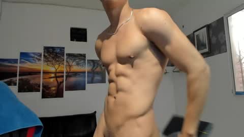 noah_flynn1 online show from May 8, 3:28 pm