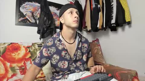 Snapshot of noah_happy07 chatting on November 19, 8:42 pm Noah online show from November 19, 8:42 pm