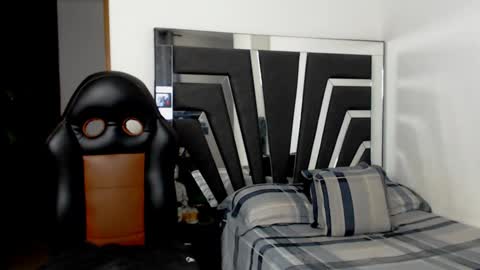 Noah Harris01 online show from September 10, 9:53 am