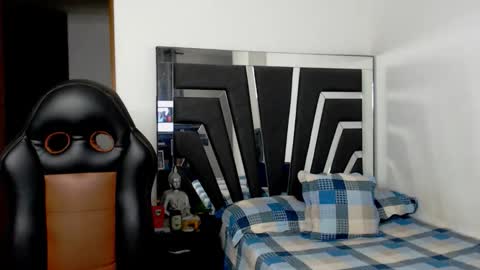 Noah Harris01 online show from November 18, 12:16 am