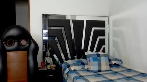 Noah Harris01 online show from November 26, 2:01 am