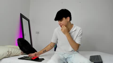 Snapshot of noah_loveboy chatting on September 9, 8:19 pm Noah online show from September 9, 8:19 pm