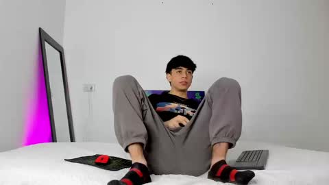 Snapshot of noah_loveboy chatting on September 10, 8:31 pm Noah online show from September 10, 8:31 pm