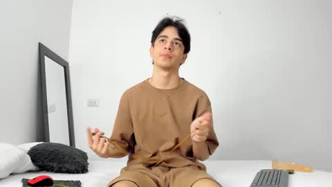 Snapshot of noah_loveboy chatting on September 22, 8:33 pm Noah online show from September 22, 8:33 pm