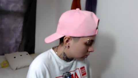 Snapshot of noah_martini chatting on February 11, 5:07 pm noah hehim online show from February 11, 5:07 pm