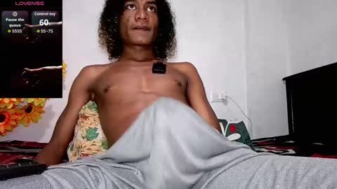 Snapshot of noah_miller7 chatting on May 17, 12:52 am Noah Millers online show from May 17, 12:52 am