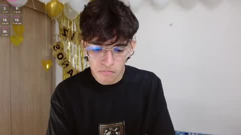 Snapshot of noah_millerx_ chatting on May 23, 3:45 am noah online show from May 23, 3:45 am