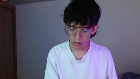 Snapshot of noah_millerx_ chatting on May 26, 5:47 am noah online show from May 26, 5:47 am
