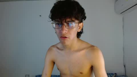 Snapshot of noah_millerx_ chatting on June 2, 5:09 am noah online show from June 2, 5:09 am