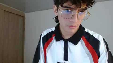 Snapshot of noah_millerx_ chatting on June 18, 8:13 pm noah online show from June 18, 8:13 pm