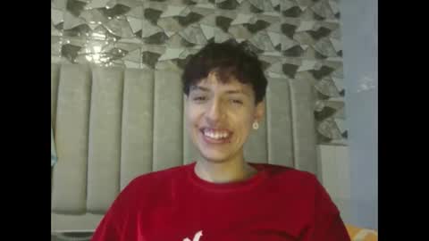 Snapshot of noah_mod chatting on June 1, 6:59 am noah_mod online show from June 1, 6:59 am