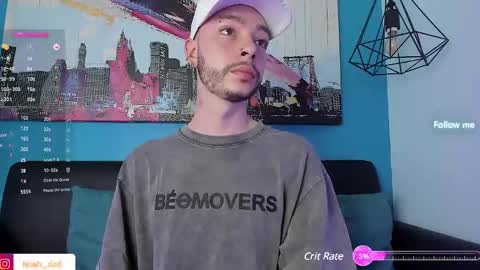Snapshot of noah_ricci_ chatting on December 15, 1:32 pm online show from December 15, 1:32 pm