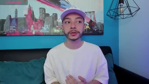 Snapshot of noah_ricci_ chatting on December 17, 12:00 pm online show from December 17, 12:00 pm