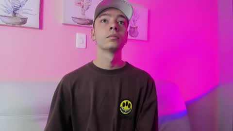 Snapshot of noah_ricci_ chatting on March 7, 12:01 pm online show from March 7, 12:01 pm