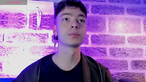 Snapshot of noah_ricci_ chatting on September 14, 12:37 pm online show from September 14, 12:37 pm