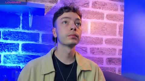 Snapshot of noah_ricci_ chatting on September 18, 12:29 pm online show from September 18, 12:29 pm