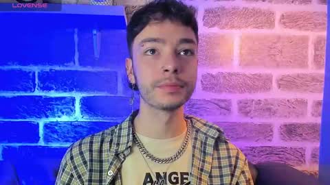 Snapshot of noah_ricci_ chatting on September 25, 12:42 pm online show from September 25, 12:42 pm
