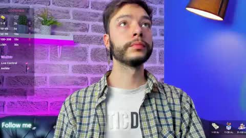 Snapshot of noah_ricci_ chatting on May 17, 12:01 pm online show from May 17, 12:01 pm