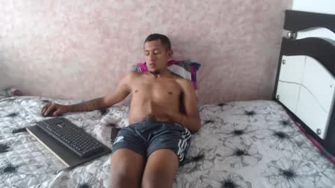 Snapshot of noah_roberts_ chatting on January 15, 6:19 pm Noah online show from January 15, 6:19 pm