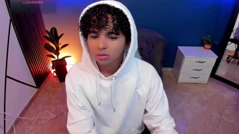 noah_smith04 online show from November 5, 12:05 pm