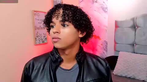 Snapshot of noah_smith04 chatting on January 15, 2:10 pm noah_smith04 online show from January 15, 2:10 pm