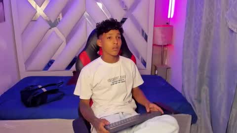 NOAH SMITH online show from February 26, 11:37 pm