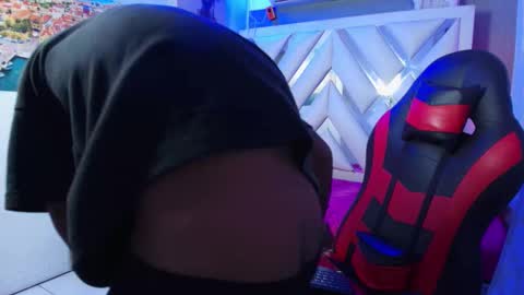 NOAH SMITH online show from March 14, 3:34 am