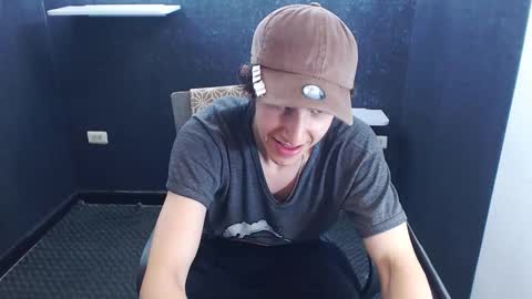 noah_sokolov online show from November 22, 7:02 pm