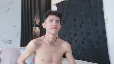 Snapshot of noah_tyler_ chatting on May 21, 7:10 pm noah tyler online show from May 21, 7:10 pm