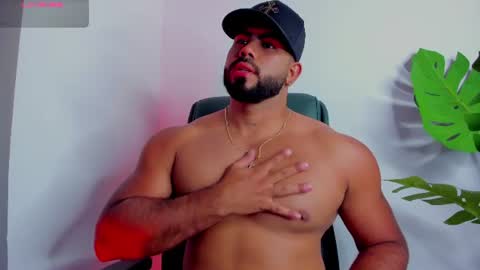 Snapshot of noahcrux chatting on June 16, 9:28 pm Noah online show from June 16, 9:28 pm